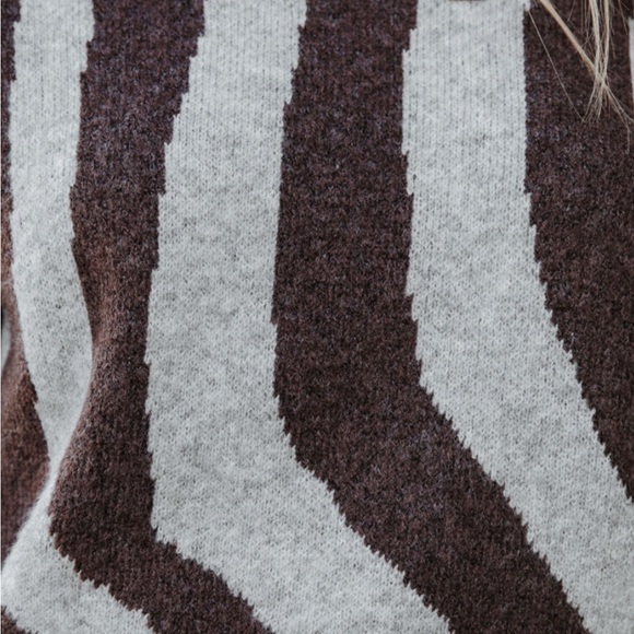 BNWT LUSH Cropped Knit Sweater Sz Large 🤎 - Picture 6 of 8